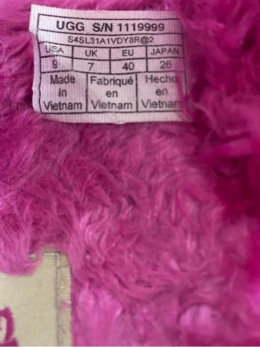 Pink shearling UGG slides with fuzzy texture - Picture 4 of 5